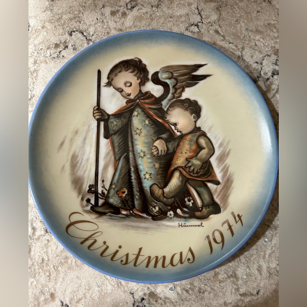 Berta Hummel Vintage Collectors 1974 Christmas Plate- Schmid Bros